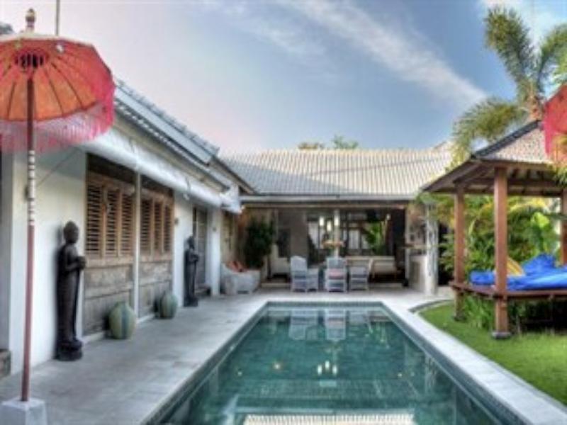 Villa Yogan Семиняк Екстериор снимка