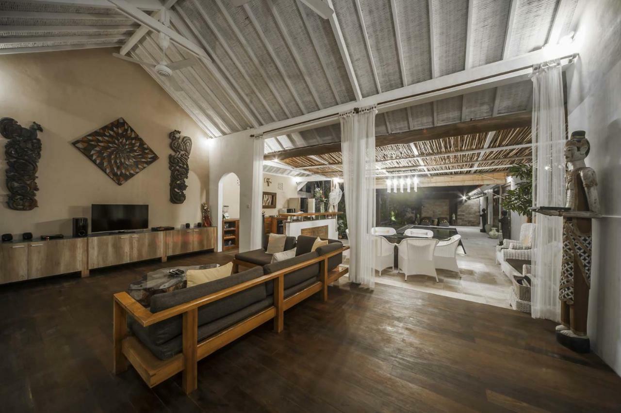 Villa Yogan Семиняк Екстериор снимка