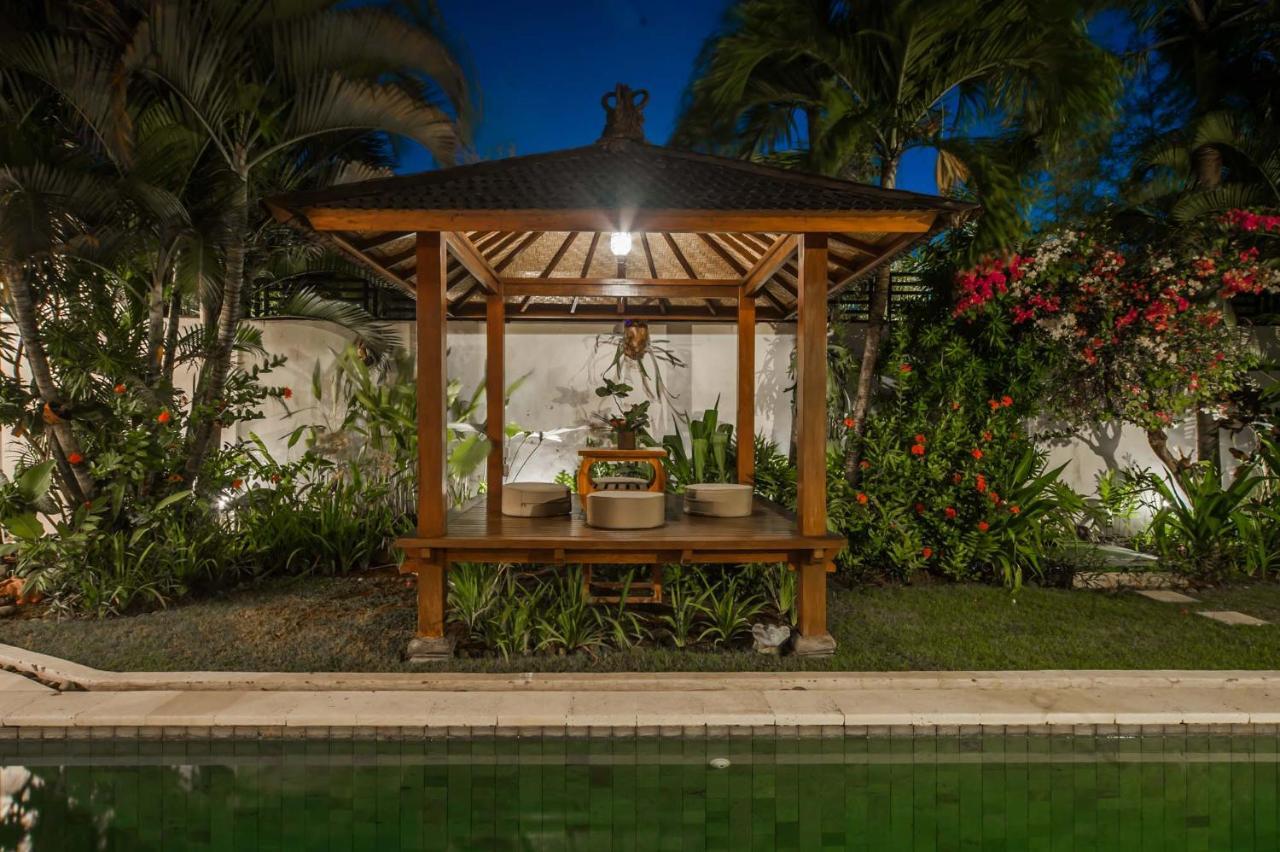 Villa Yogan Семиняк Екстериор снимка